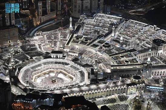 Saudi Hajj Ministry Suspends 21 Umrah Companies for Regulatory Violations