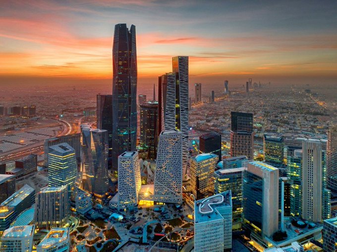 Qiwa Introduces SR100 Work Permit Requirement for Premium Residency Holders