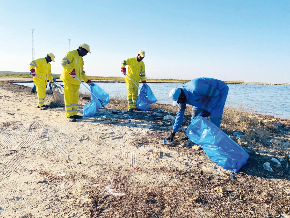 Ministry of Municipality Launches Beach and Island Clean-Up Campaigns in Qatar
