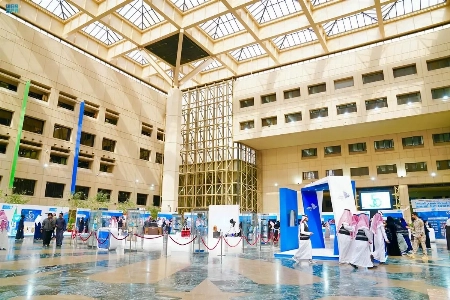 Saudi University Students Spend 3.5 Hours Daily on Social Media, Study Finds