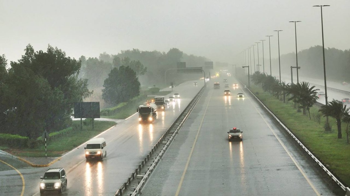 Saudi Civil Defense Warns of Heavy Rain in Al-Baha and Asir