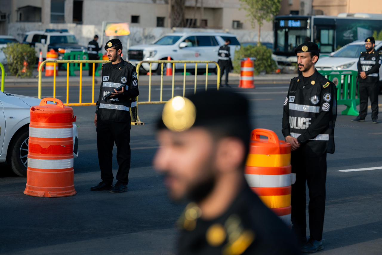 Driver Arrested After Vehicle Accidentally Breaches Barrier Near Grand Mosque in Makkah