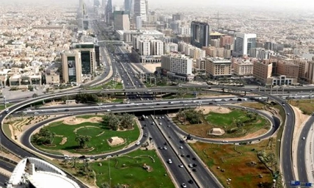 Saudi Road Code Sets Safety Rules for Roadside Parking