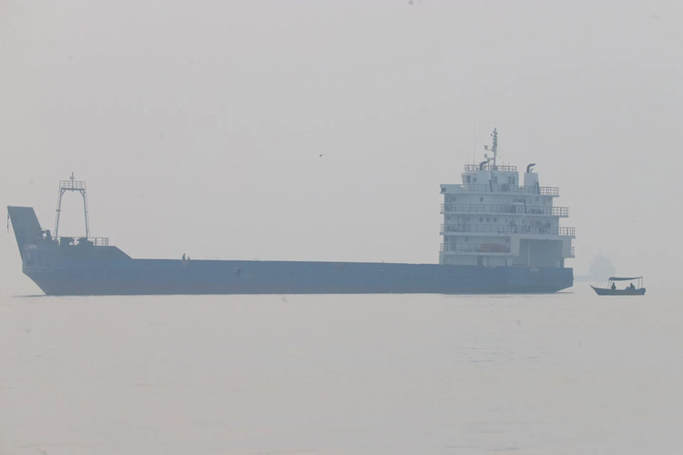 Tanker attacked near Qatar as Iran warns of Hormuz route closure